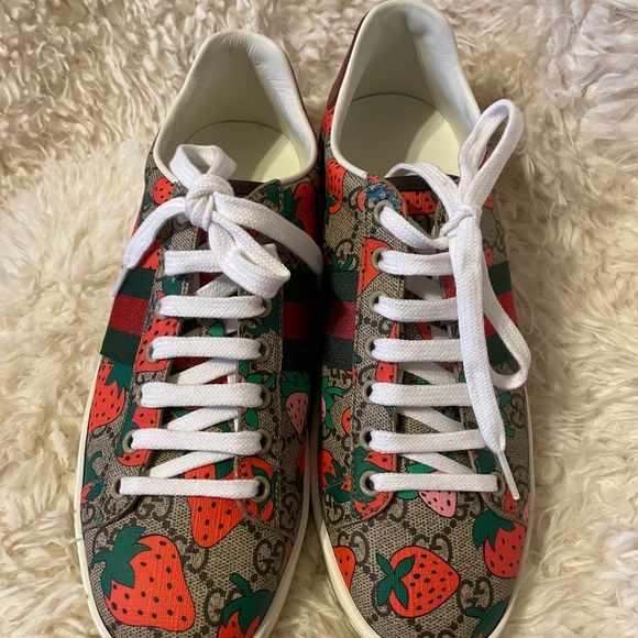 Gucci Ladies Ace GG Gucci Strawberry Print Sneaker - Picture 4 of 6